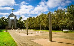 Parkside & City View In Sydney Olympic Park - 2 Bedrooms Apt